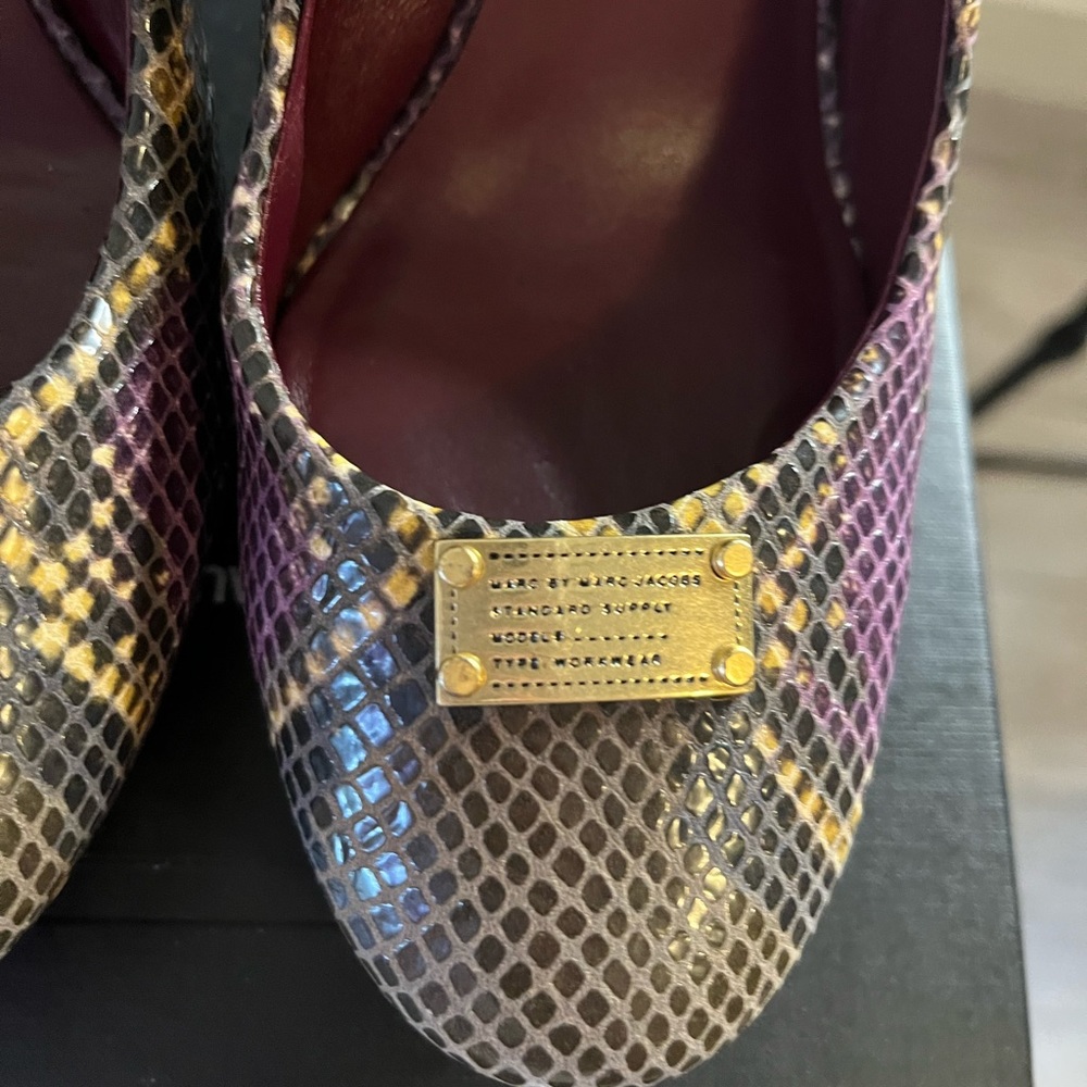 Marc Jacoba snakeskin and suede pumps - Picture 3 of 7